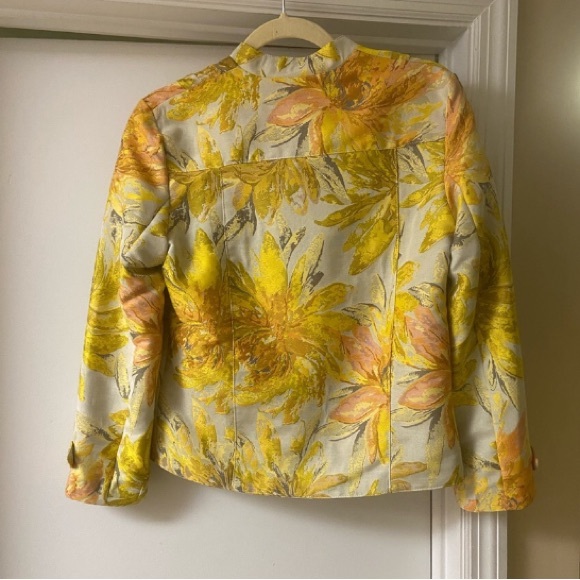 Yellow Flowers Jacket | Herry - Picture 2 of 6